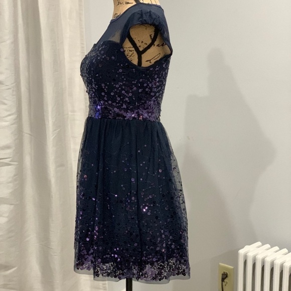 Delia cap sleeve sequined dress size 5 - Picture 3 of 8